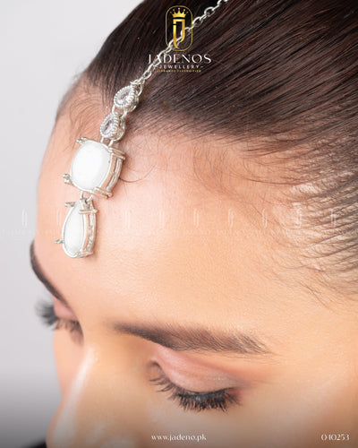 The Majestic Grace Necklace Set With Tika